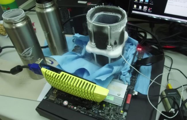 Overclock_blog_img_2 Pic desc: Extreme overclocking of the AMD Ryzen CPU with LN2